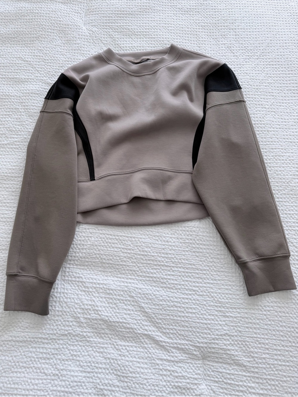 Abercrombie & Fitch YPB Cropped Taupe Sweatshirt with Black Panels - Picture 2 of 10